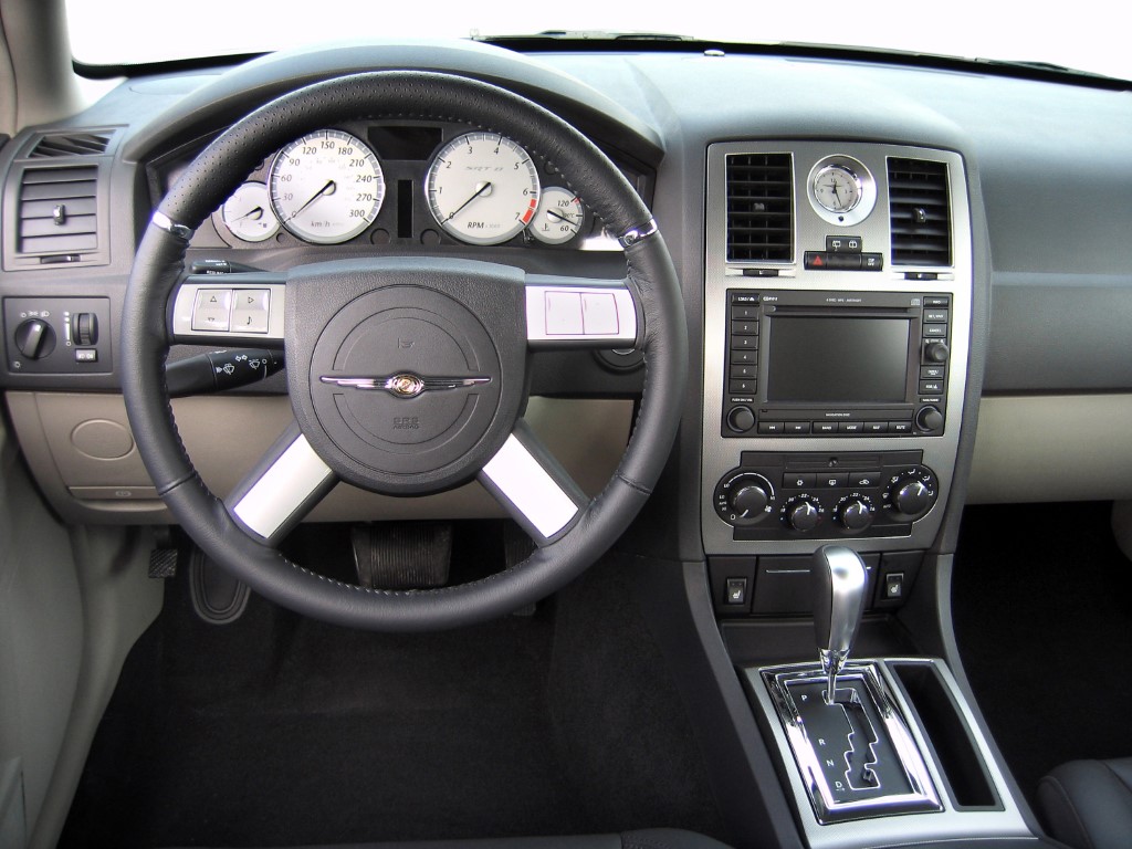 Chrysler 300C Touring Interior